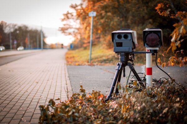 denny-muller-PulU3AxfJtQ-unsplash radar multa velocidad puntos