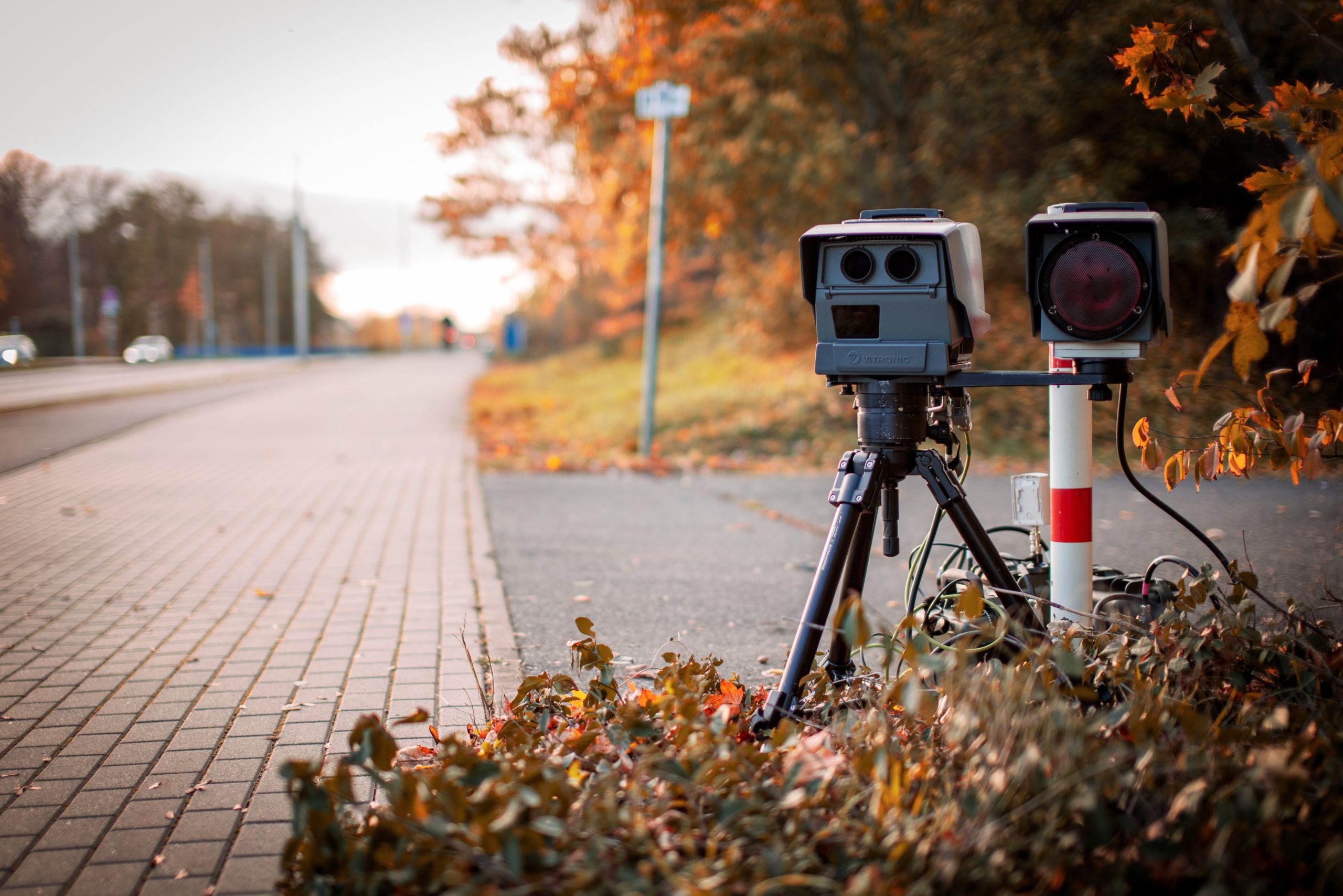 denny-muller-PulU3AxfJtQ-unsplash radar multa velocidad puntos