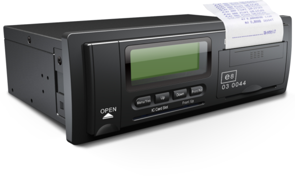 Tacógrafo digital El tacógrafo es un componente clave para mejorar la seguridad en la carretera y garantizar que los conductores cumplan con las leyes y regulaciones que protegen su salud y bienestar