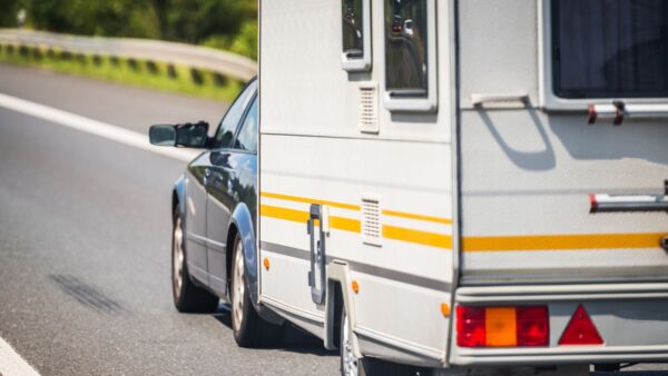 Conducir con remolque: claves para una conducción segura