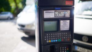 ¿Qué pasa si no pagas una multa de zona azul en España?