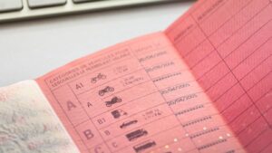Multa carnet caducado: cómo evitarla y qué hacer si te la imponen