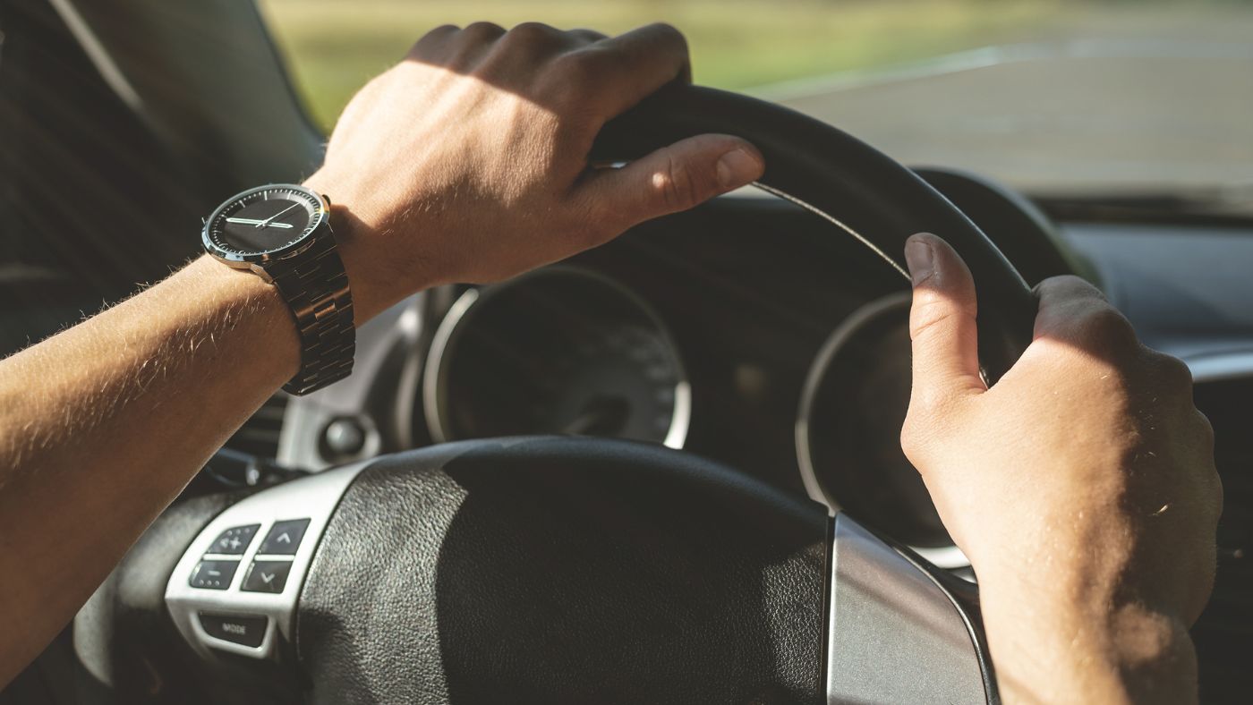 merece la pena recurrir una multa de tráfico conductor al volante analizando una sanción