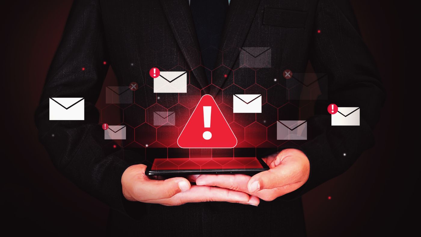 Bulos sobre multas de la DGT alerta de bulos sobre multas de la dgt en móvil con correos fraudulentos y phishing