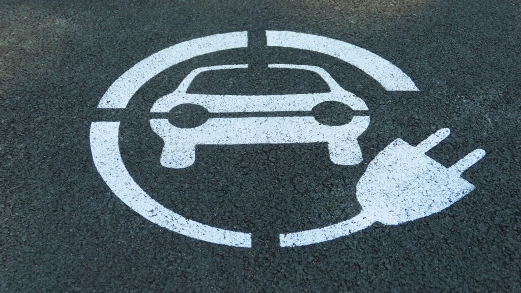 ayuda 4.500 euros coche eléctrico gestión trámites Programa Auto Plus